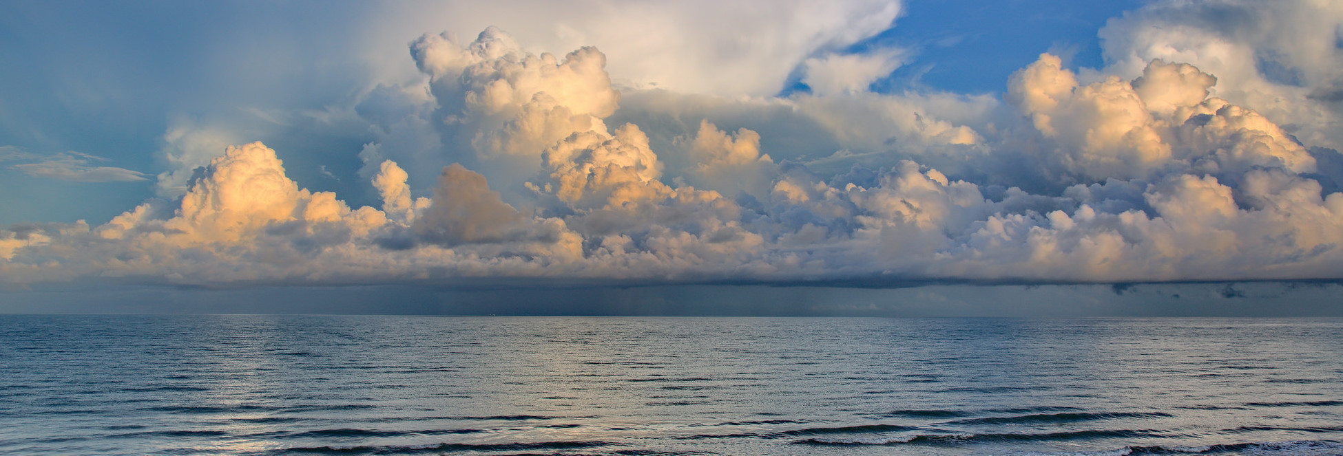 A storm passes over the Timor Sea. (Photo: Geoff Whalan/Flickr)