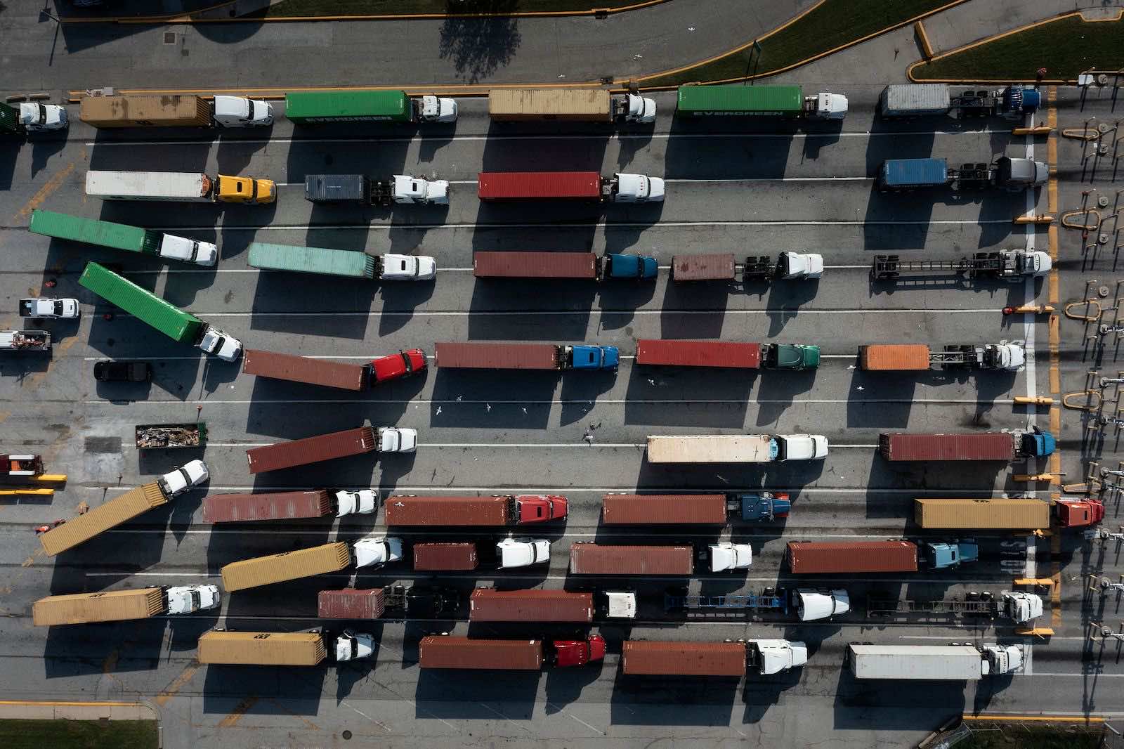 The supply chain debate in the United States has moved from Chinese trade malpractices to domestic logistics bottlenecks (Brendan Smialowski/AFP via Getty Images)