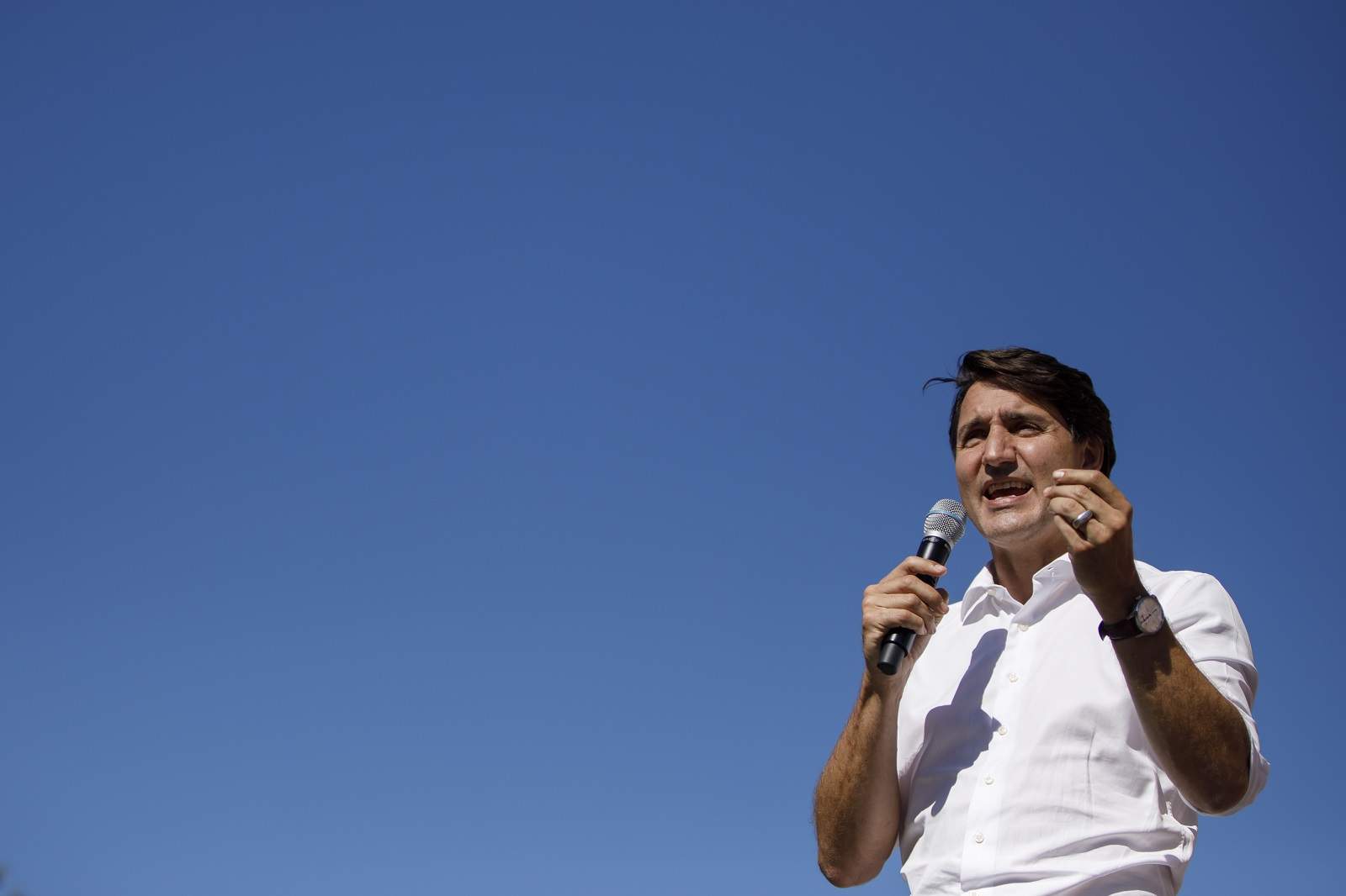A day before the snap federal election, Canadian Prime Minister Justin Trudeau speaks to supporters in Niagara Falls, 19 September 2021 (Cole Burston/Getty Images)