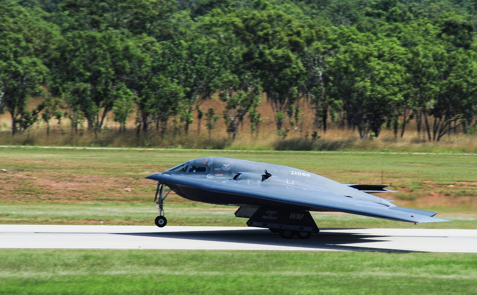 US Air Force B-2 Spirit bomber takes off from RAAF Base Tindal during exercises in 2016 (Defence Department)