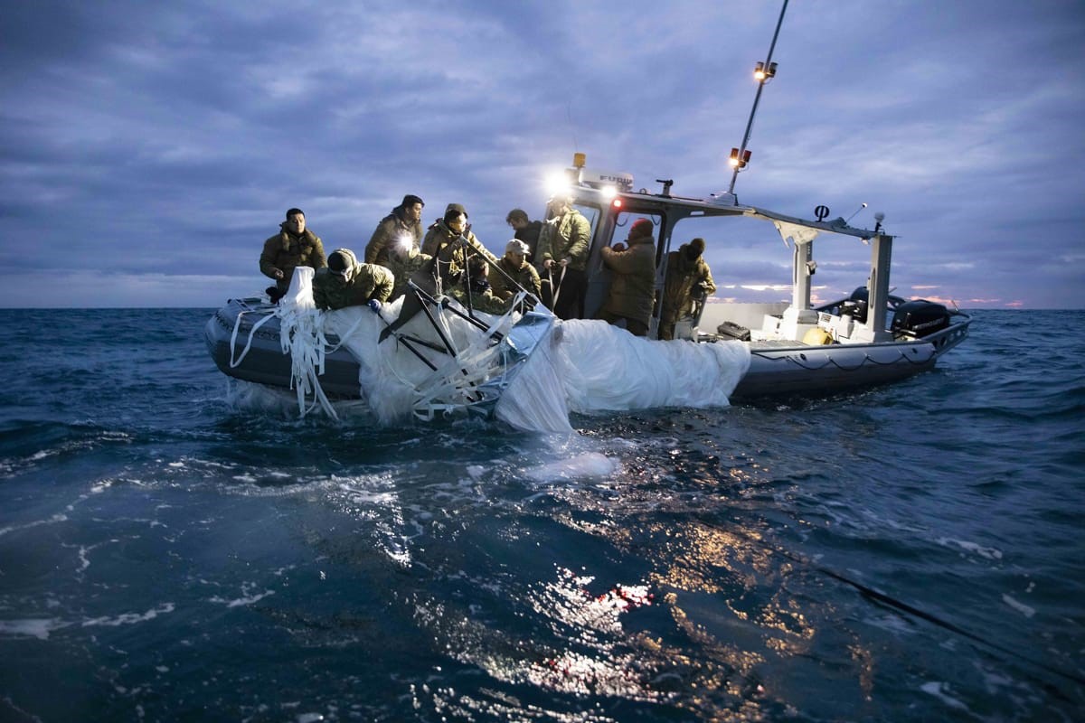 Recovering the wreckage of a Chinese high-altitude surveillance balloon shot down off the coast of South Carolina (US Defence Department)