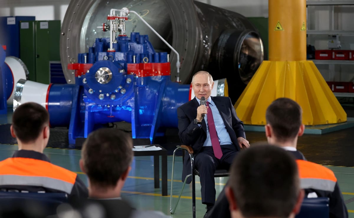 Putin touring industries in the Chelyabinsk region, Russia (Alexander Ryumin/TASS via Kremlin.ru)