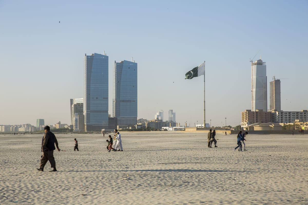 A wander on the seaside, Karachi, Pakistan (Saiyna Bashir/IMF Photo)