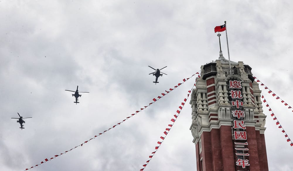 A military flyover demonstration in Taipei (Taiwan President Office/Flickr) 