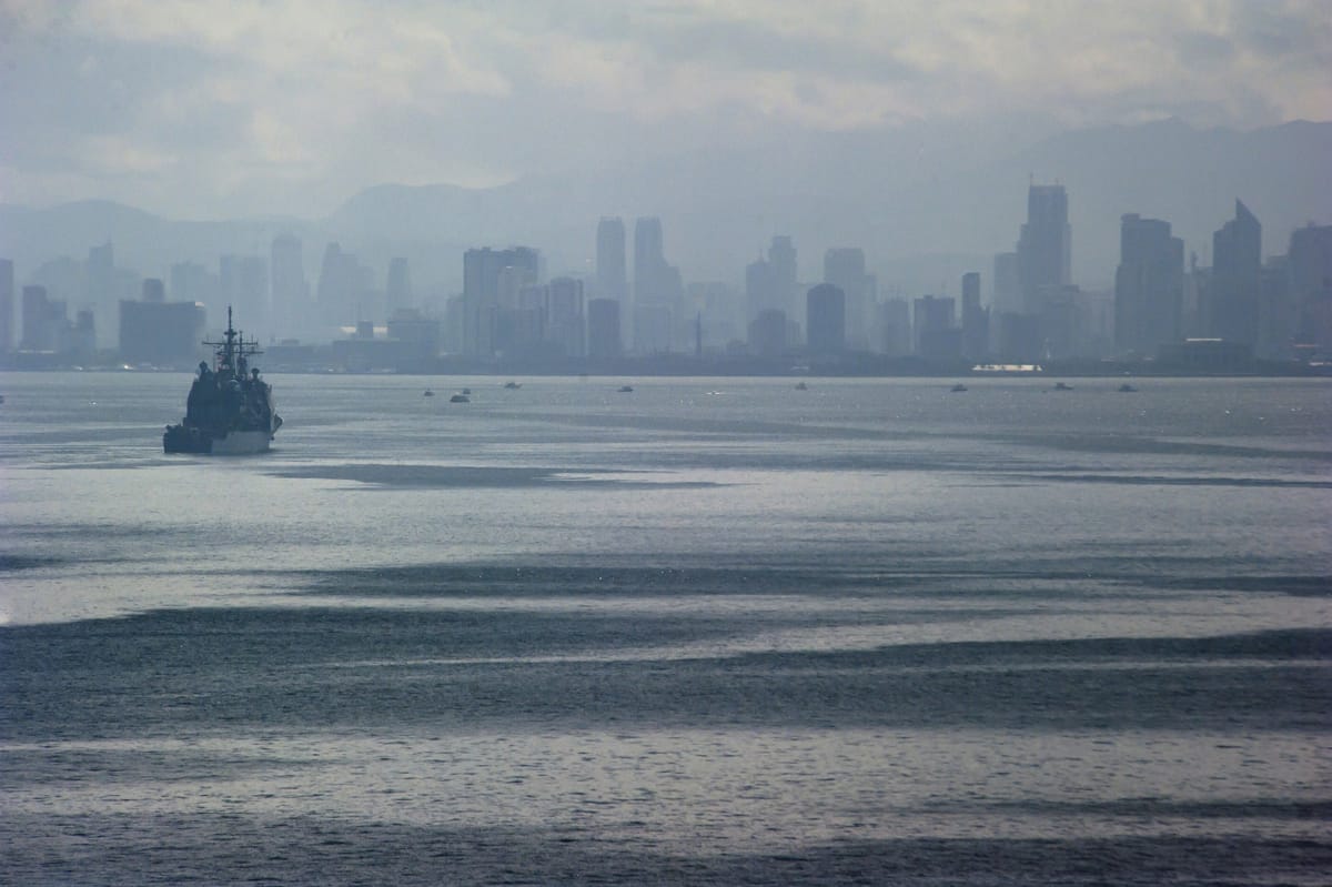 USS Bunker Hill anchored in Manila Bay (US Navy/Flickr)