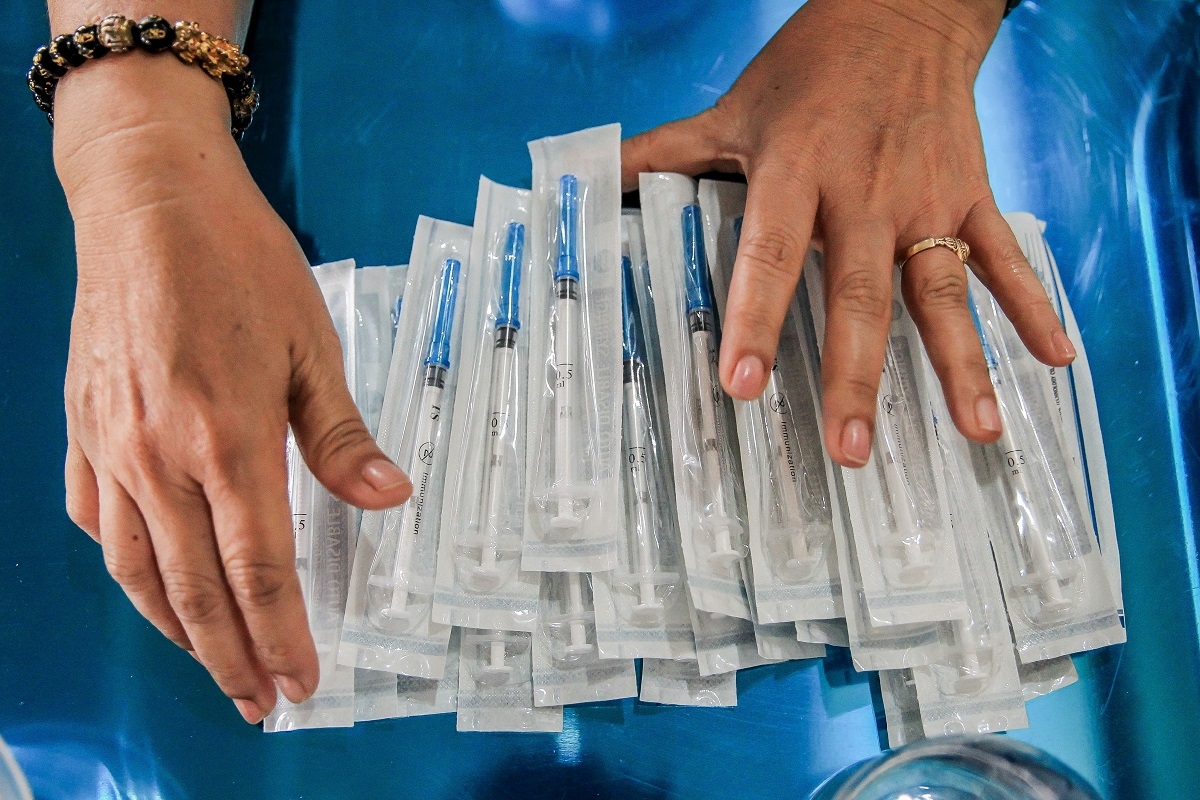 Covid-19 vaccination needles