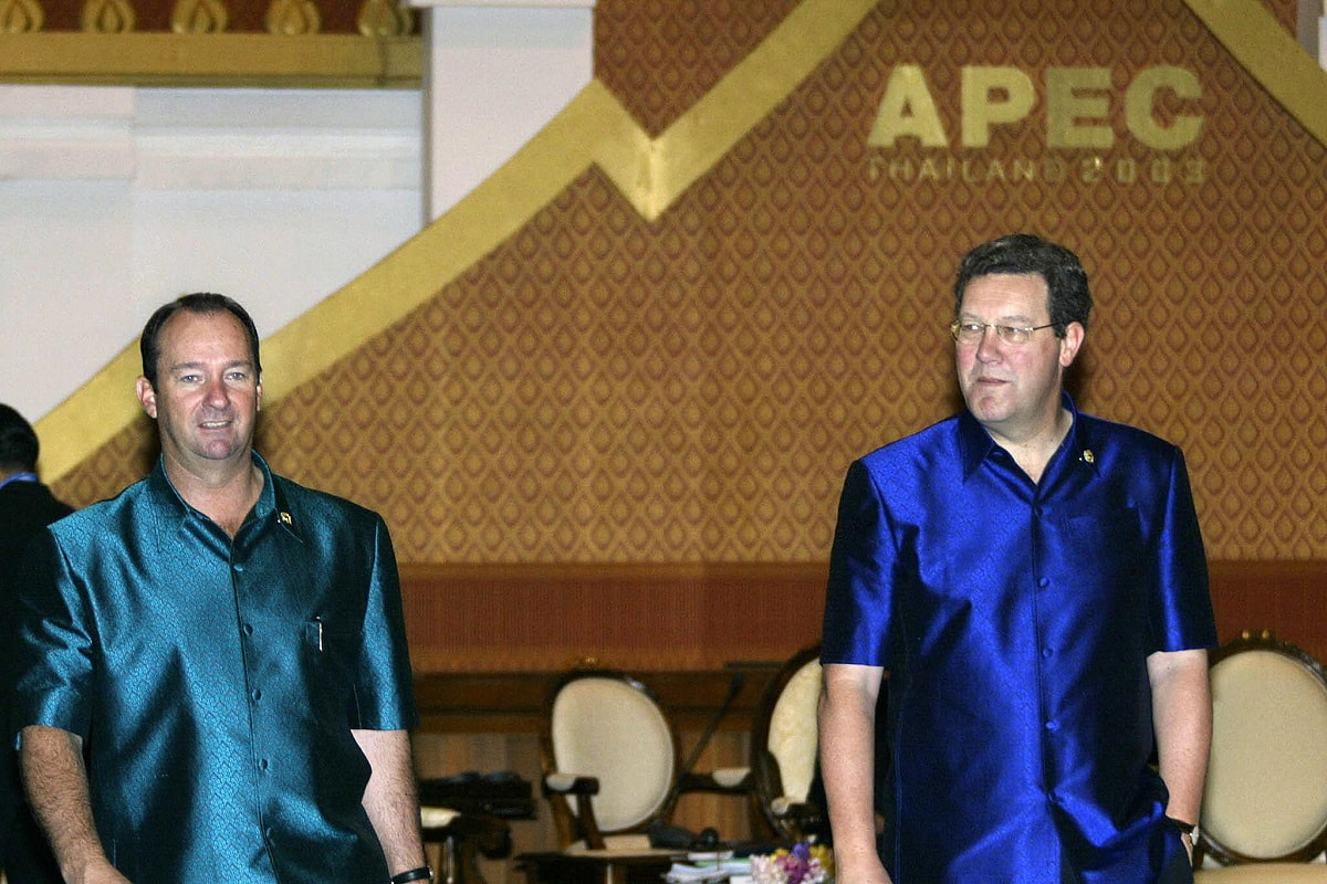 BANGKOK, THAILAND: Australia Trade Minister Mark Vaile (L) and Foreign Minister Alexander Downer (R) arrive for the start of the "APEC Ministerial Retreat I" at the Thai foreign ministry in Bangkok, 17 October 2003. Top trade and foreign ministers from the 21-member Asia Pacific Economic Cooperation grouping are gathering 17-18 October ahead of the leaders summit next week. AFP PHOTO/Toshifumi KITAMURA (Photo credit should read TOSHIFUMI KITAMURA/AFP via Getty Images)