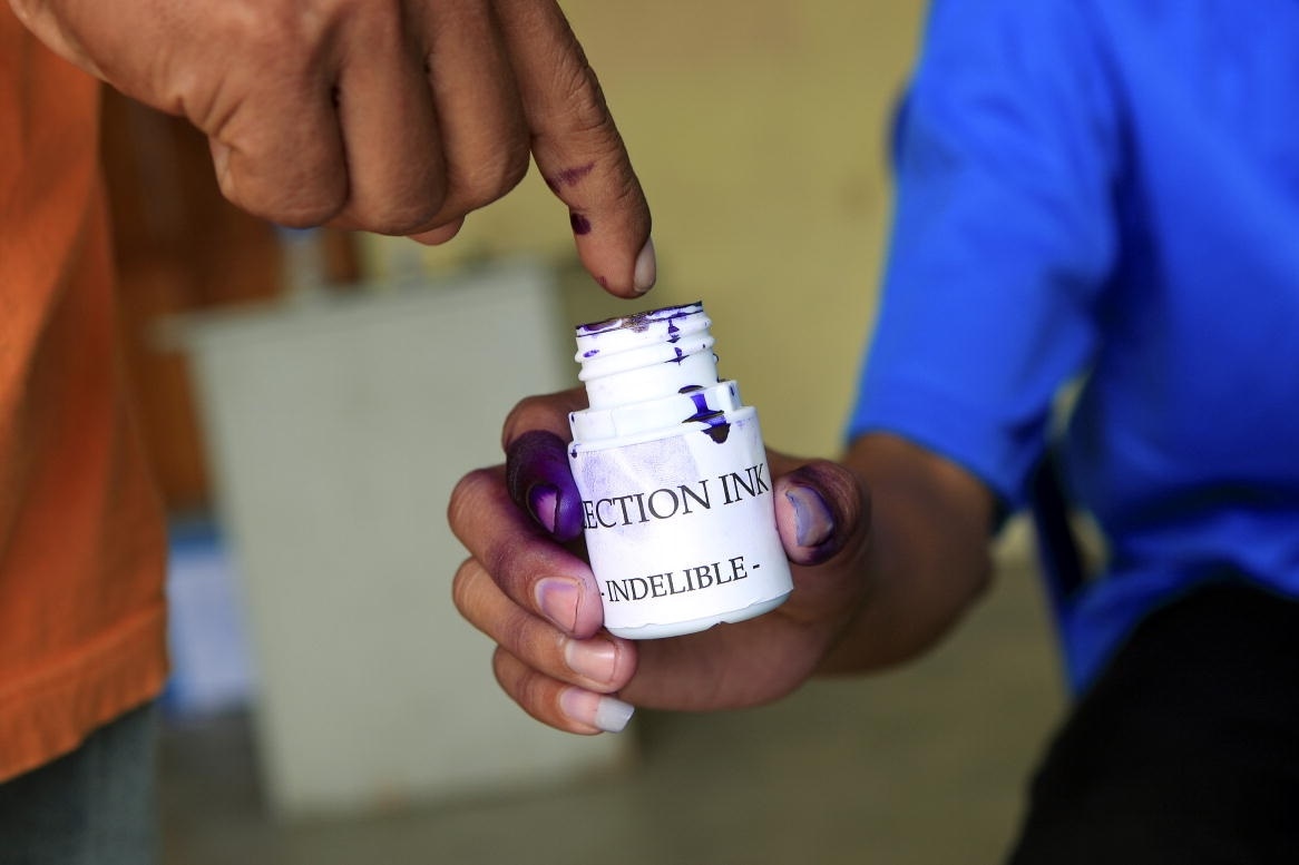 voter dips his finger in indelible ink before casting his vote in Dili, Timor-Leste (Martine Perret/UN Photo/Flickr)