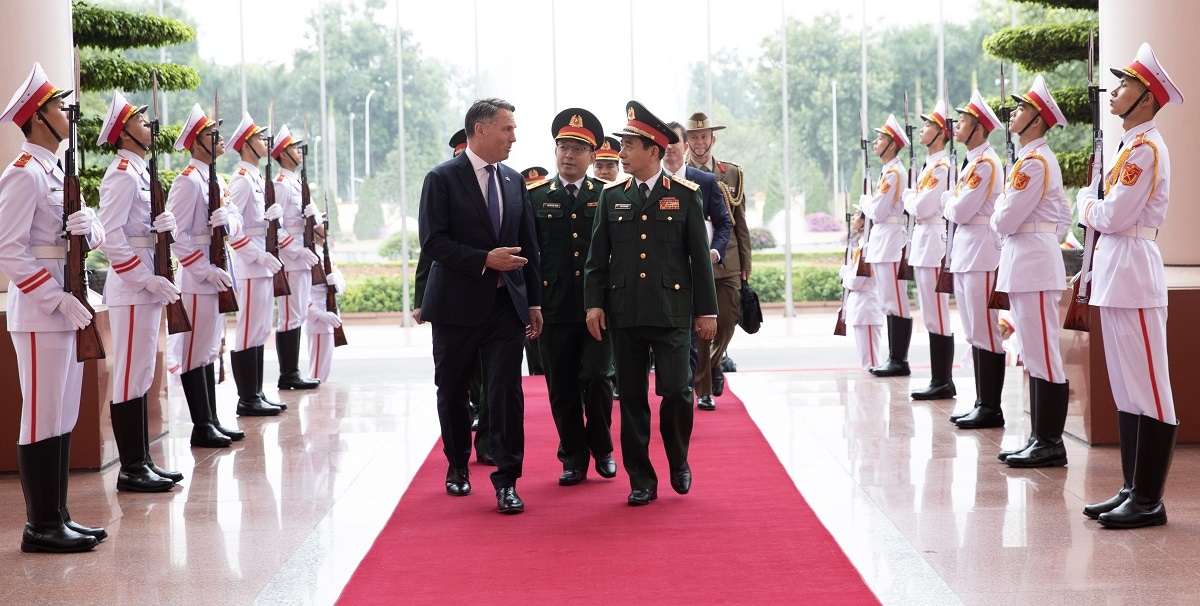 Australia’s Deputy Prime Minister and Minister for Defence, the Hon. Richard Marles MP and Vietnam’s Minister of National Defence General Phan Van Giang met at the Ministry of National Defence in Hanoi, Vietnam for a High Level Meeting of Defence Ministers on 25 November 2022. An Official Welcome Ceremony with an Honour Guard was held for Deputy Prime Minister Marles’ arrival at the Ministry of National Defence.