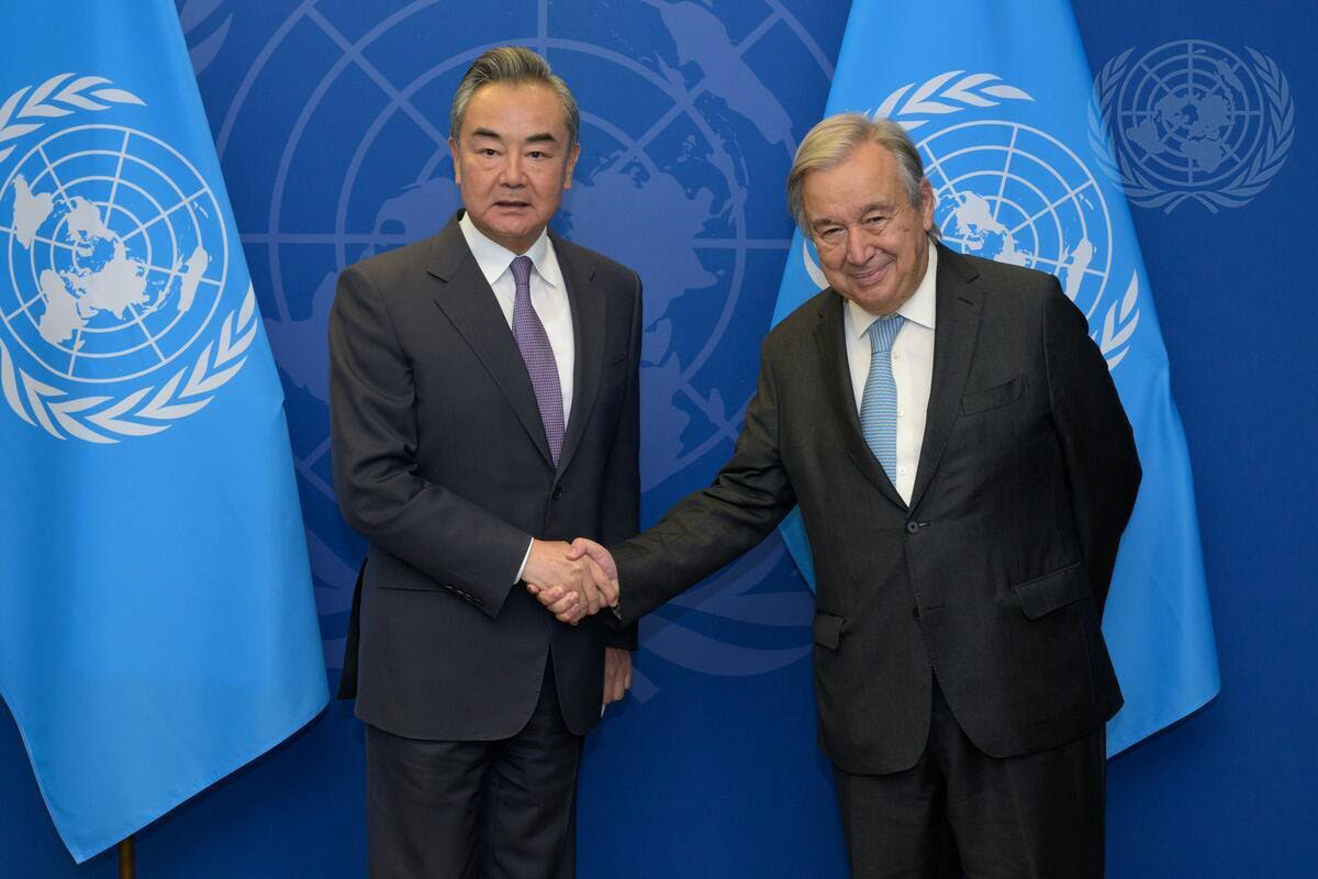 Wang Yi, State Councillor and Minister for Foreign Affairs of the People’s Republic of China (L) meets UN Secretary-General António Guterres, New York, 23 September 2022 (Manuel Elias/UN Photo)