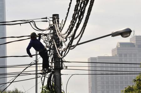 Indonesia’s new capital of power can’t afford the tangled wires of Jakarta