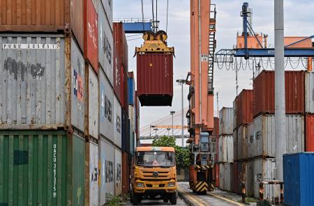Vietnam’s ports prosper as supply chains fracture