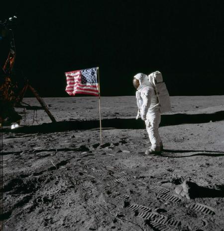 Does a US flag on the Moon amount to a claim of sovereignty under law?