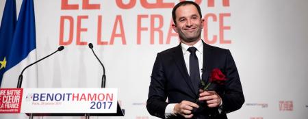 French socialists reject centrism, want to dream again