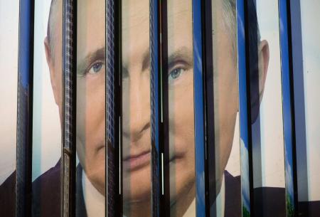 Putin seeks to rewrite history
