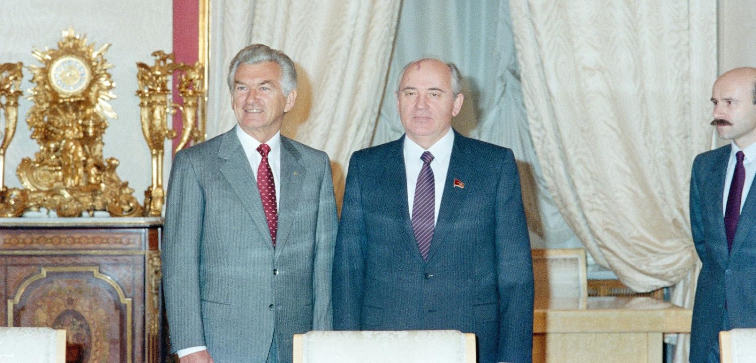 Bob Hawke with Mikeal Gorbachev in Moscow in 1987 (Photo: DFAT)