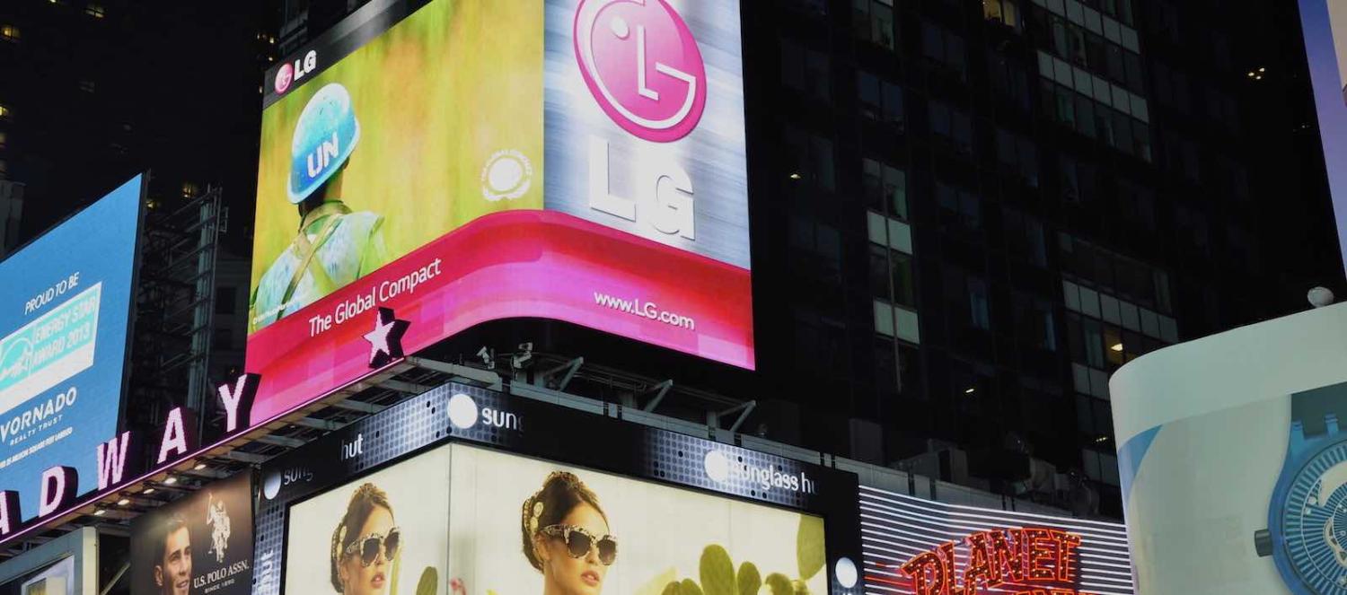 The UN Global Compact featured in advertising at New York’s Times Square (Photo: UN Global Compact/Flickr)