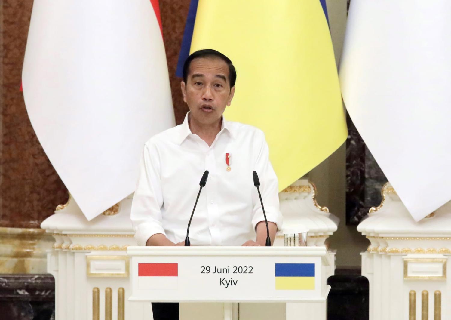 Joko Widodo speaks from the rostrum during a joint briefing with the President of Ukraine Volodymyr Zelenskyy in Kyiv (Volodymyr Tarasov via Getty Images)