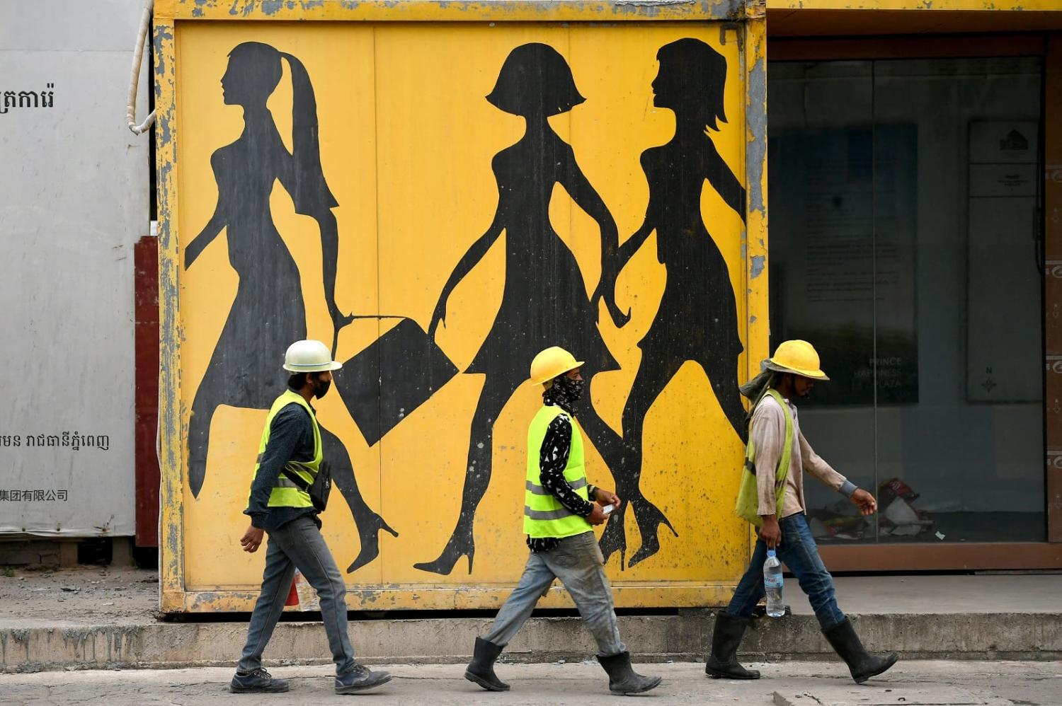 Construction workers in the Cambodian capital Phnom Penh on 6 September 2022 (Tang Chhin Sothy/AFP via Getty Images)