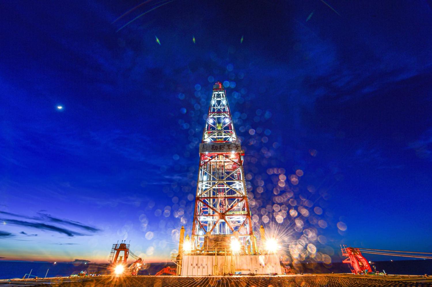 Well-drilling facilities on the Kantan No.3 offshore oil platform in the northern waters of the South China Sea, 2020 (Pu Xiaoxu/Xinhua via Getty Images)