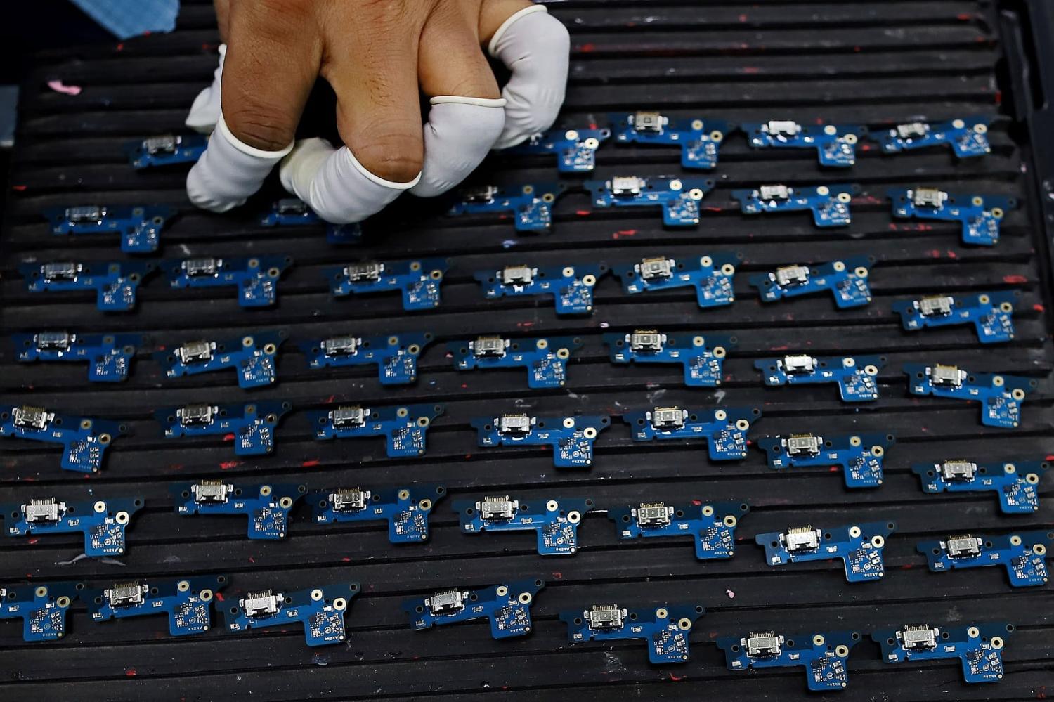 Components for smartphones on an assembly line in Noida, Uttar Pradesh, India, 28 January 2021 (Anindito Mukherjee/Bloomberg via Getty Images)