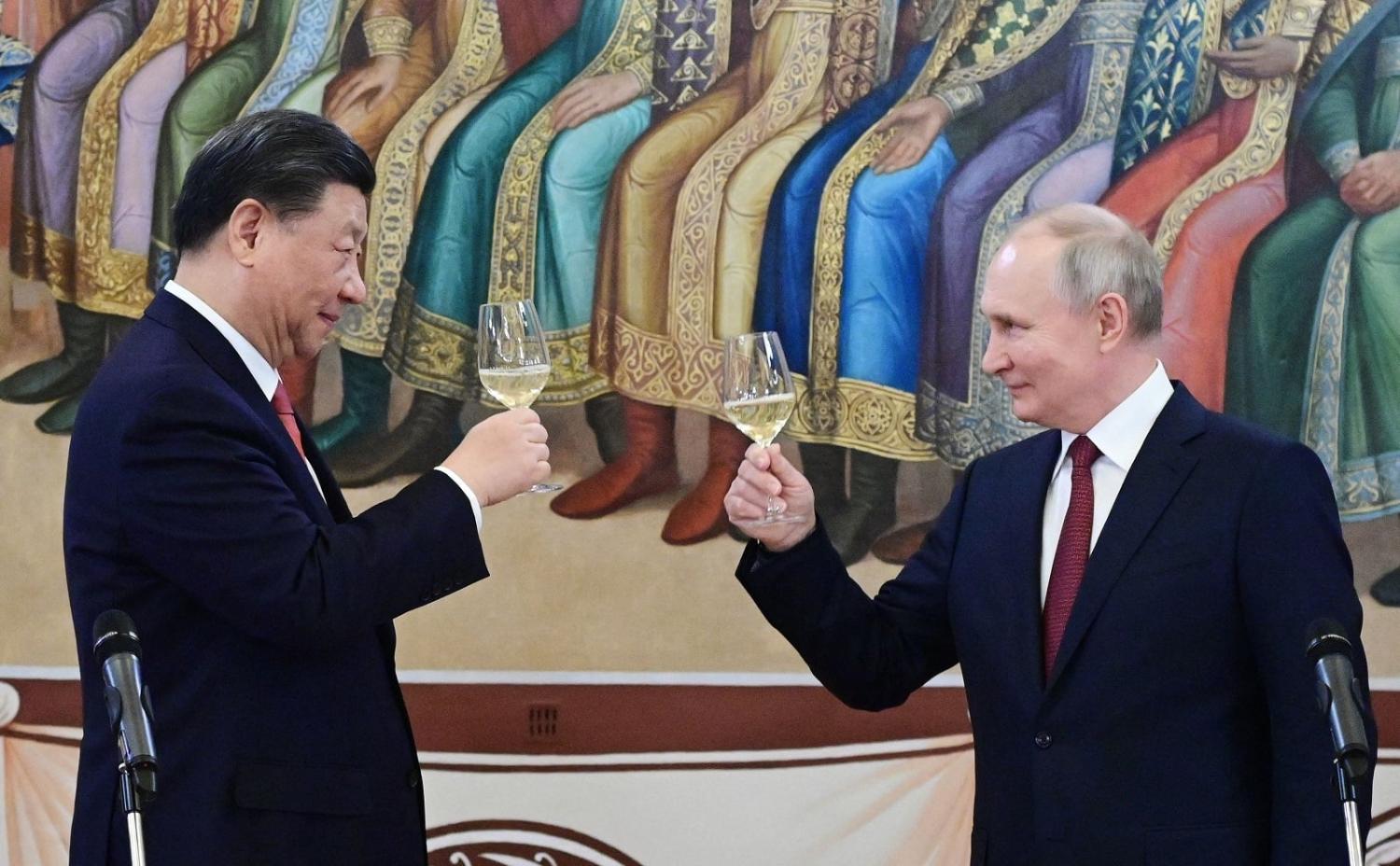 Russian President Vladimir Putin and China's President Xi Jinping make a toast during a reception at the Kremlin in Moscow on 21 March 2023 (Pavel Byrkin/Sputnik/AFP via Getty Images)
