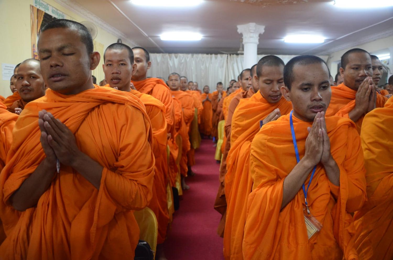 A forum organised by the ECCC with 400 Buddhist monks at Preah Sihanouk Raja Buddhist University in 2011 (ECCC)