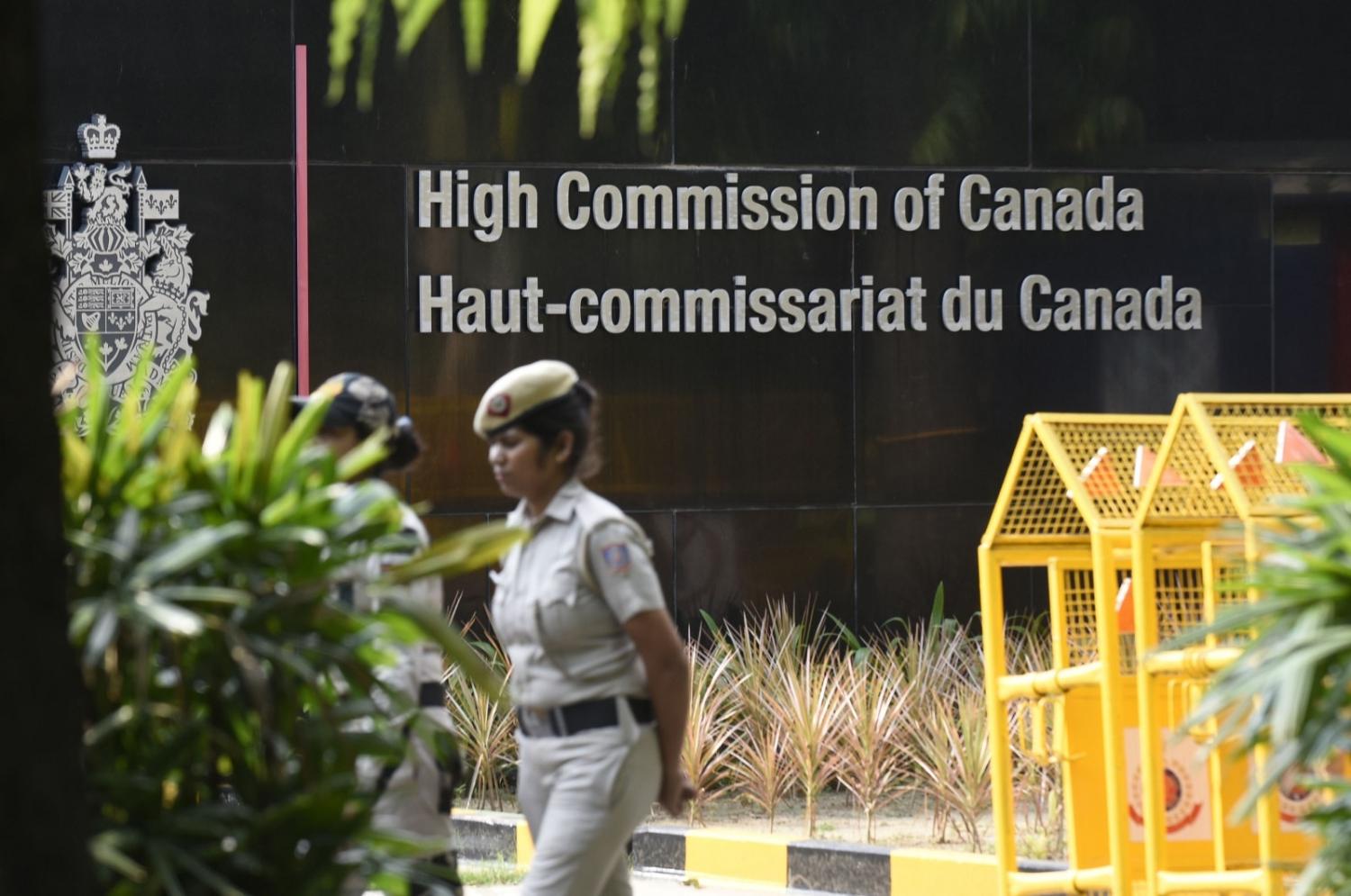 Indian police take security measures around the Canadian embassy after Canada and India mutually expelled their diplomats, New Delhi, 19 September 2023 (Imtiyaz Khan/Anadolu Agency via Getty Images)