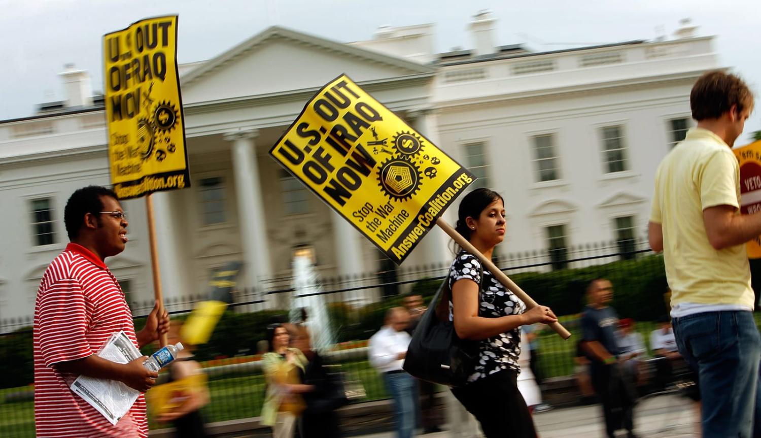 Anti-war protesters gather outside the White House in May, 2007 (Chip Somodevilla/Getty Images)