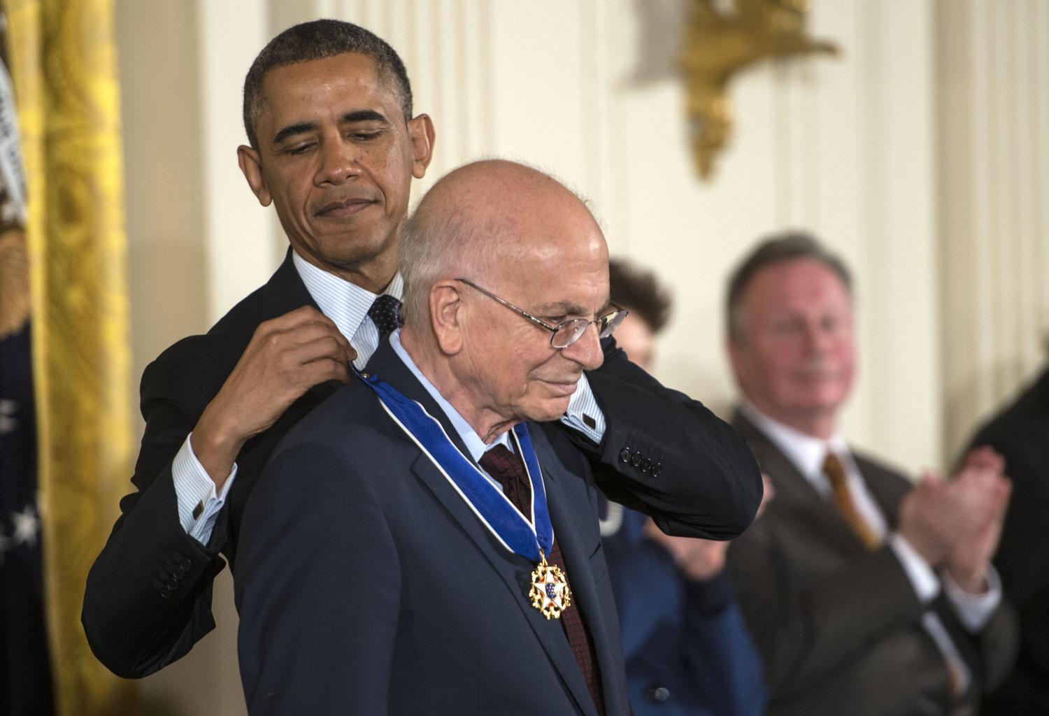 Daniel Kahneman receives the Presidential Medal of Freedom from US President Barack Obama in the White House on 20 November 2013. (Getty/Leigh Vogel)