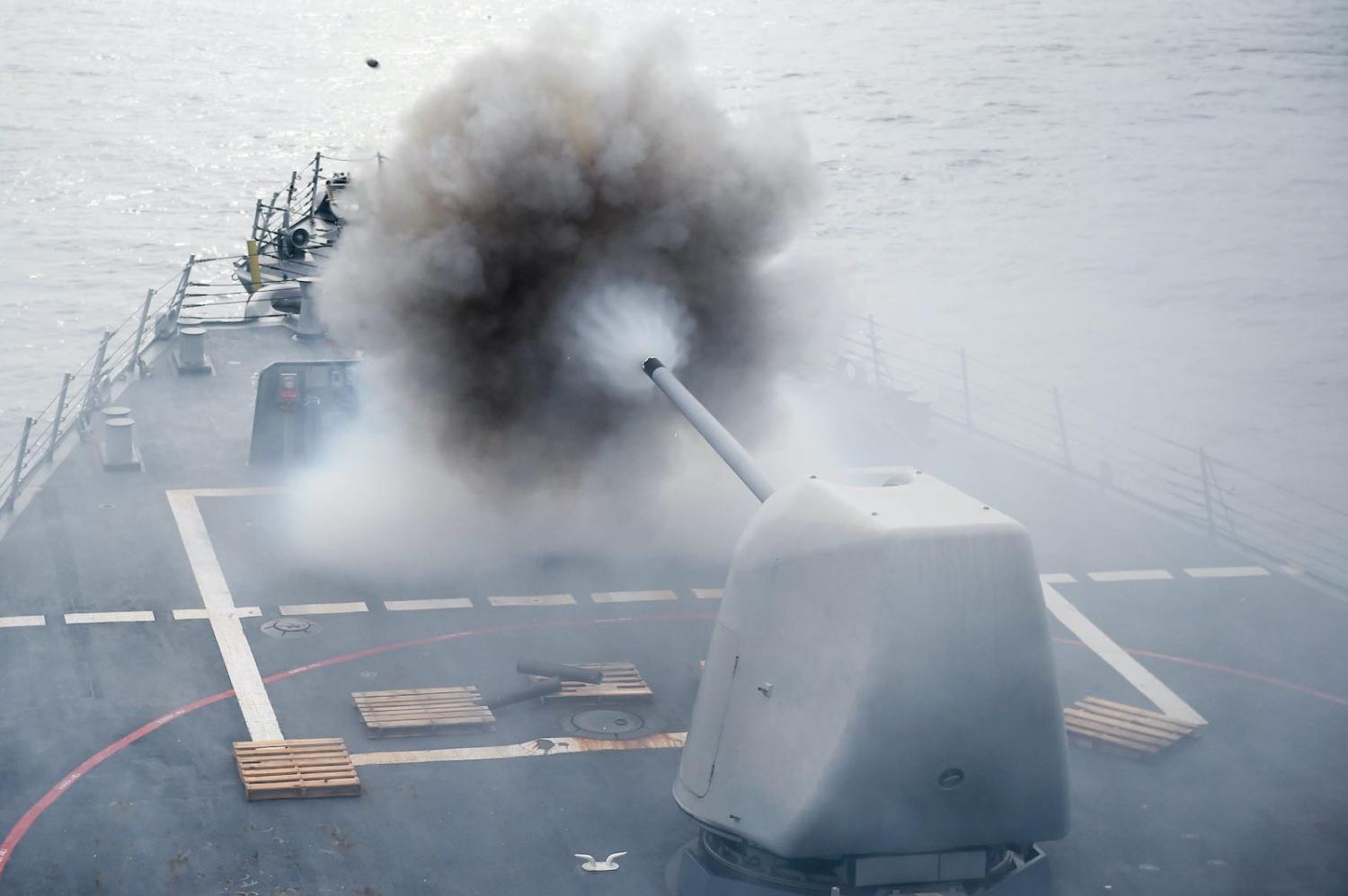 Live fire exercises on the USS Stethem near Singapore in 2016 (US Navy/Flickr)