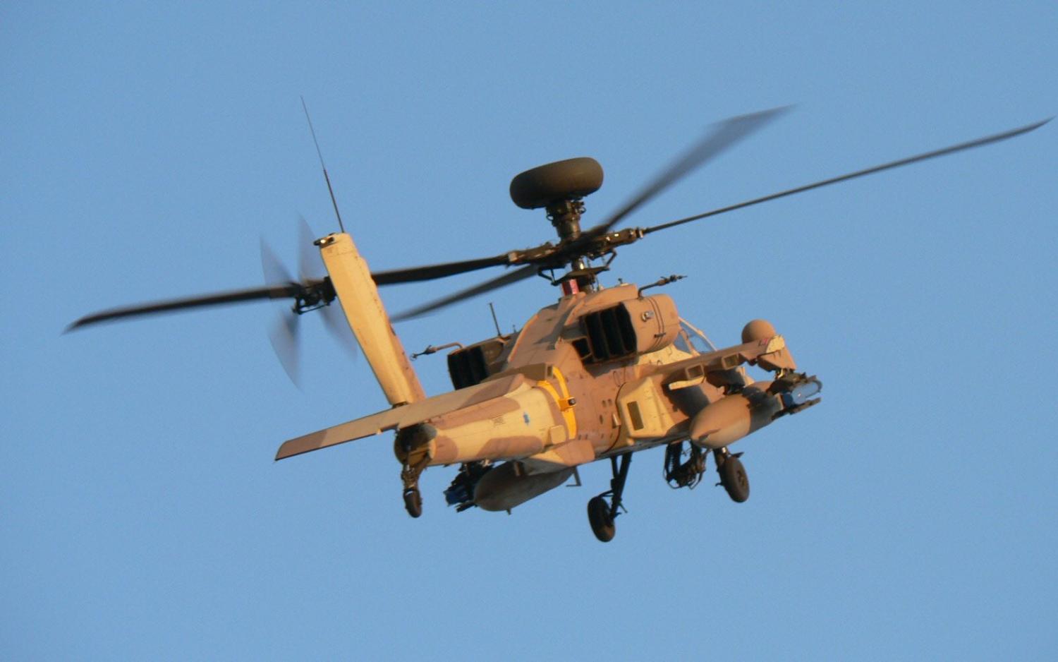 An Israeli Air Force Apache helicopter (Photo: Galit/Flickr)