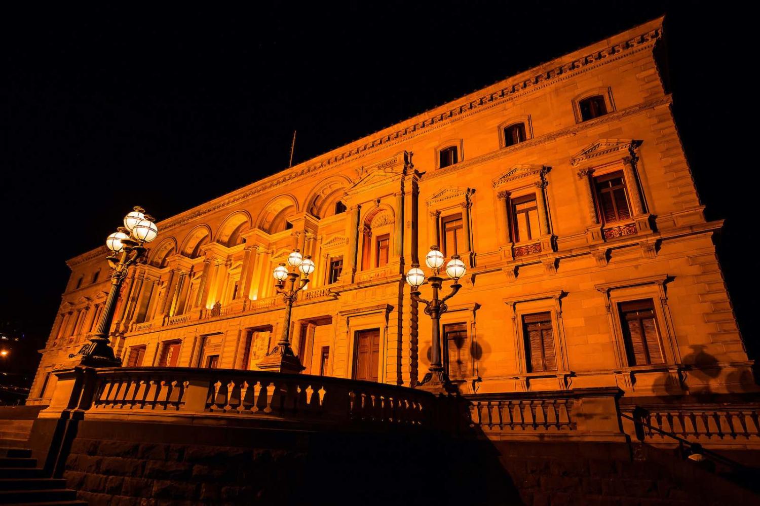 Treasury Building in Melbourne lit orange in commemoration of the 16 Days of Activism and the International Day to End Violence against Women in 2016 (UN Women/Flickr)