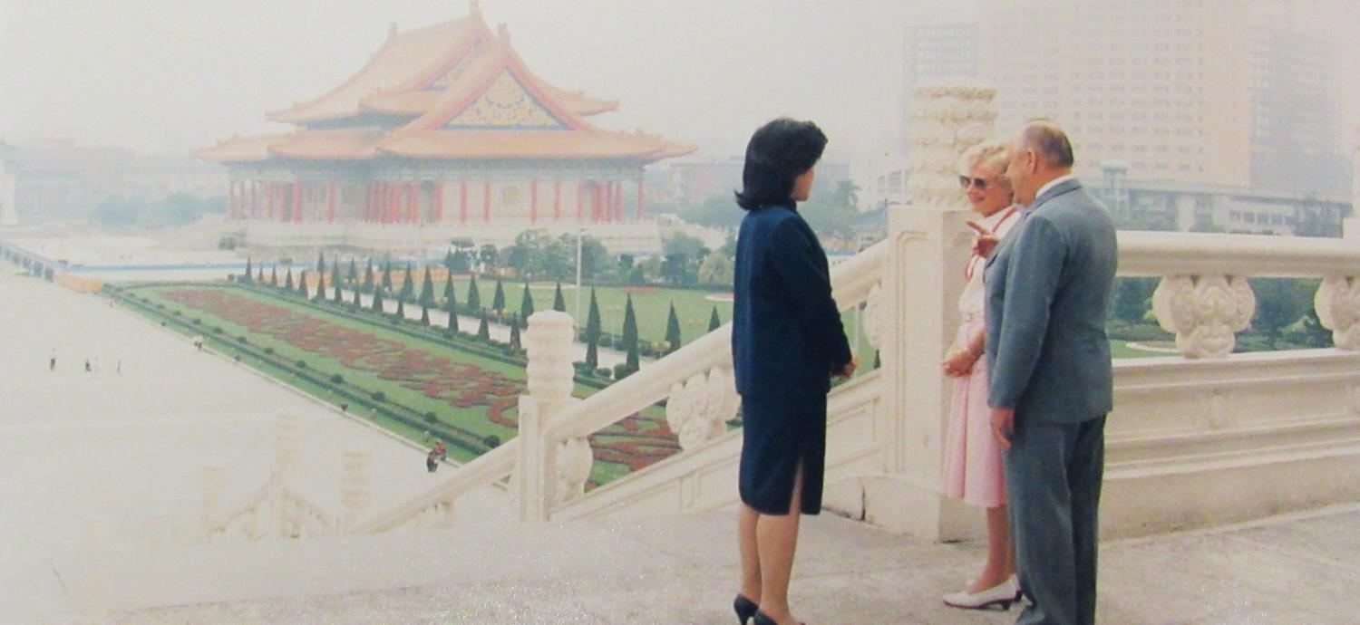Former New Zealand prime minister Robert Muldoon visit to China in May 1987 (Photo: Archives New Zealand)