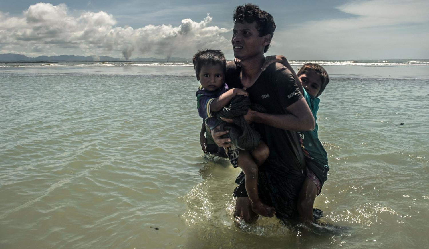 Rohingya fleeing Myanmar, September 2017 (Photo: Tommy Trenchard/ Caritas/CAFOD)