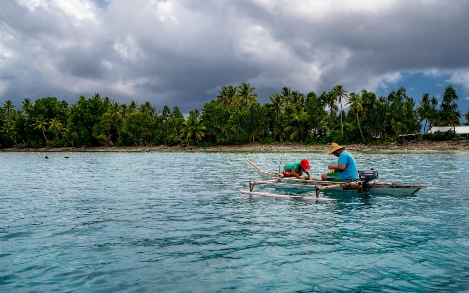 Fishing off the islands of Tuvalu (Photo: Asian Development Bank/Flickr)