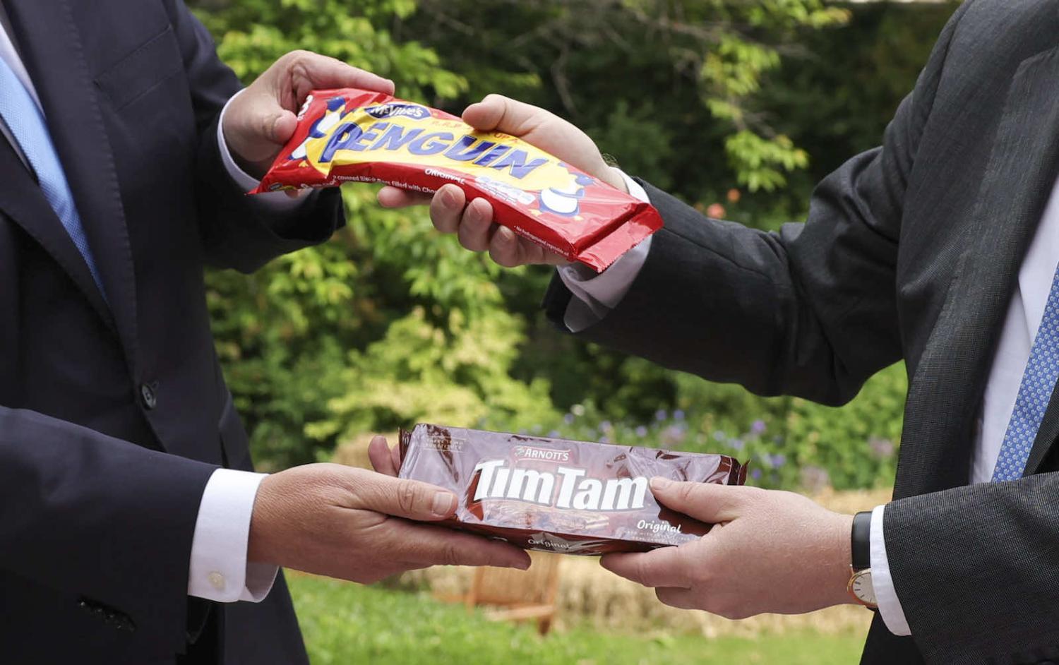 Scott Morrison and Boris Johnson exchange Penguin and Timtam biscuits after talks in London this week (Andrew Parsons/No 10 Downing Street/Flickr)