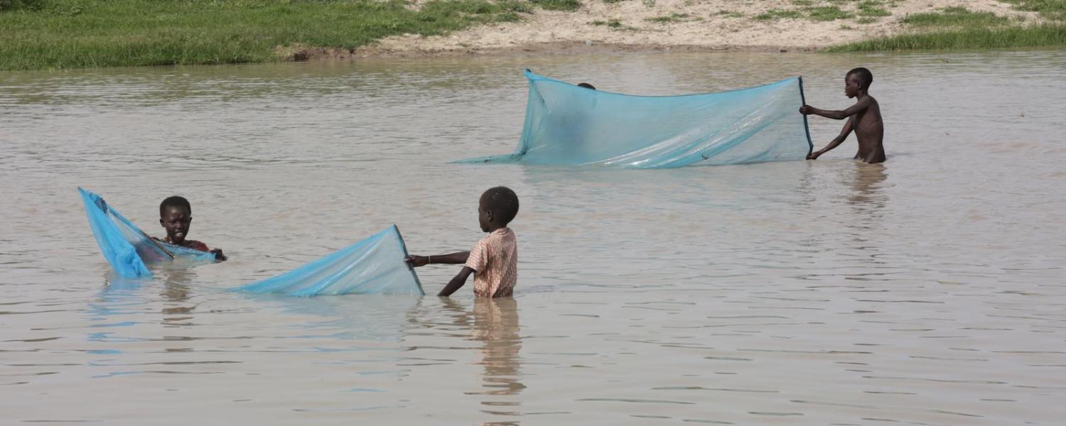 Children fish in the river in Pibor, South Sudan (Photo: Nektarios Markogiannis/UN Photo)