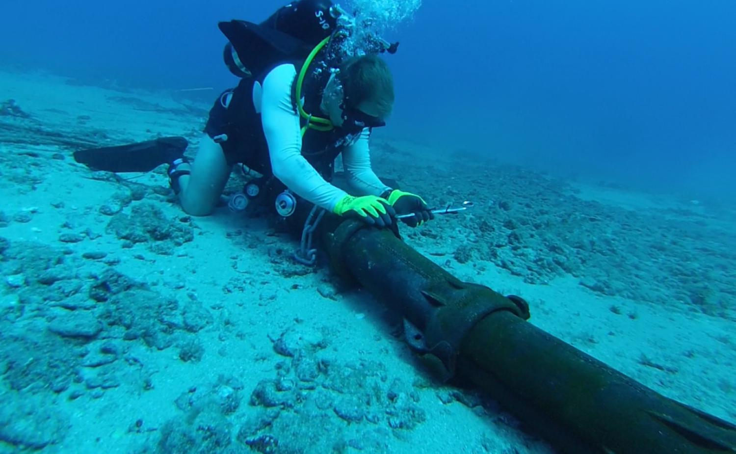 A US Navy diver installs steel armour on an undersea cable (Photo: US Pacific Fleet/Flickr)