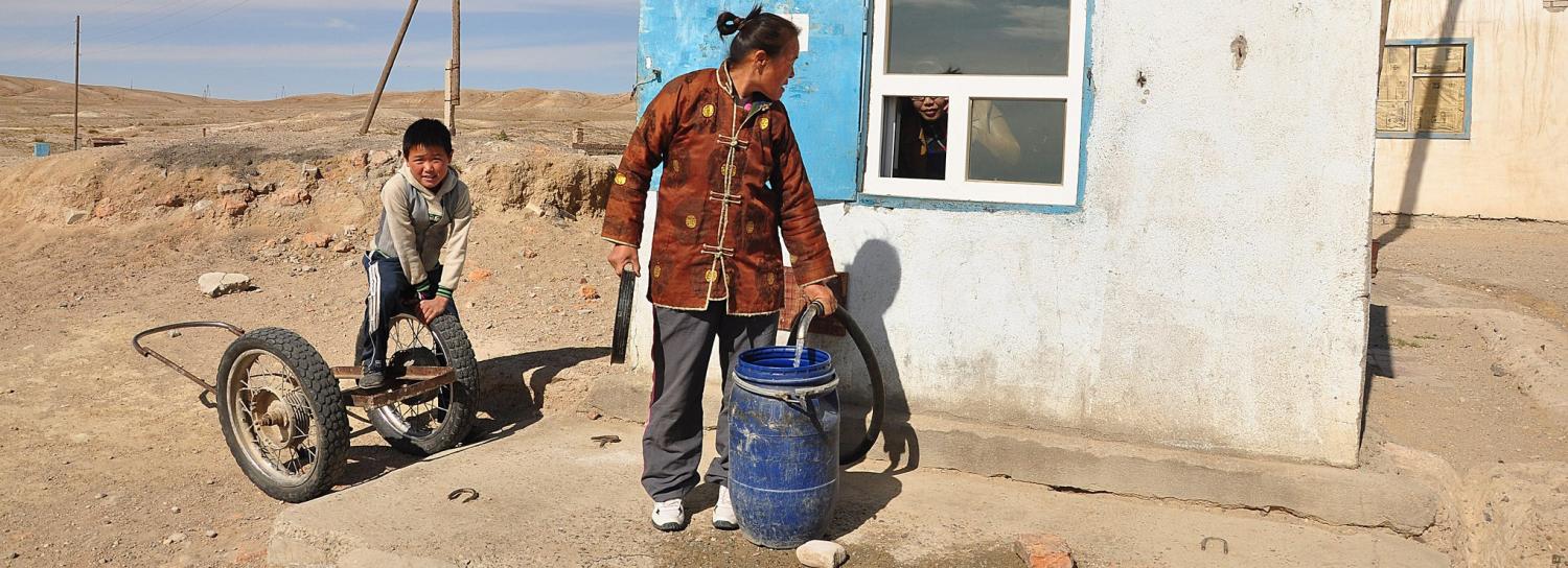 Villagers from Sainshand, Mongolia with water from an ADB supported kiosk. (Photo: Flickr/ADB)