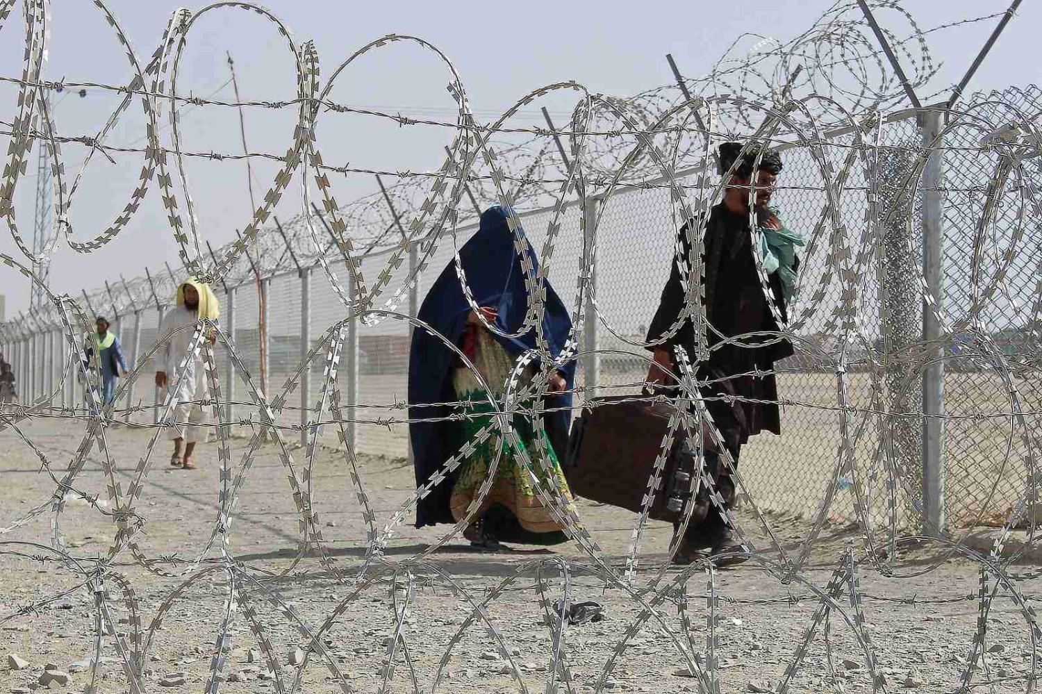 The border between Afghanistan and Pakistan is notoriously porous. Pakistan-Afghanistan border crossing point in Chaman, 28 August 2021 (AFP via Getty Images)