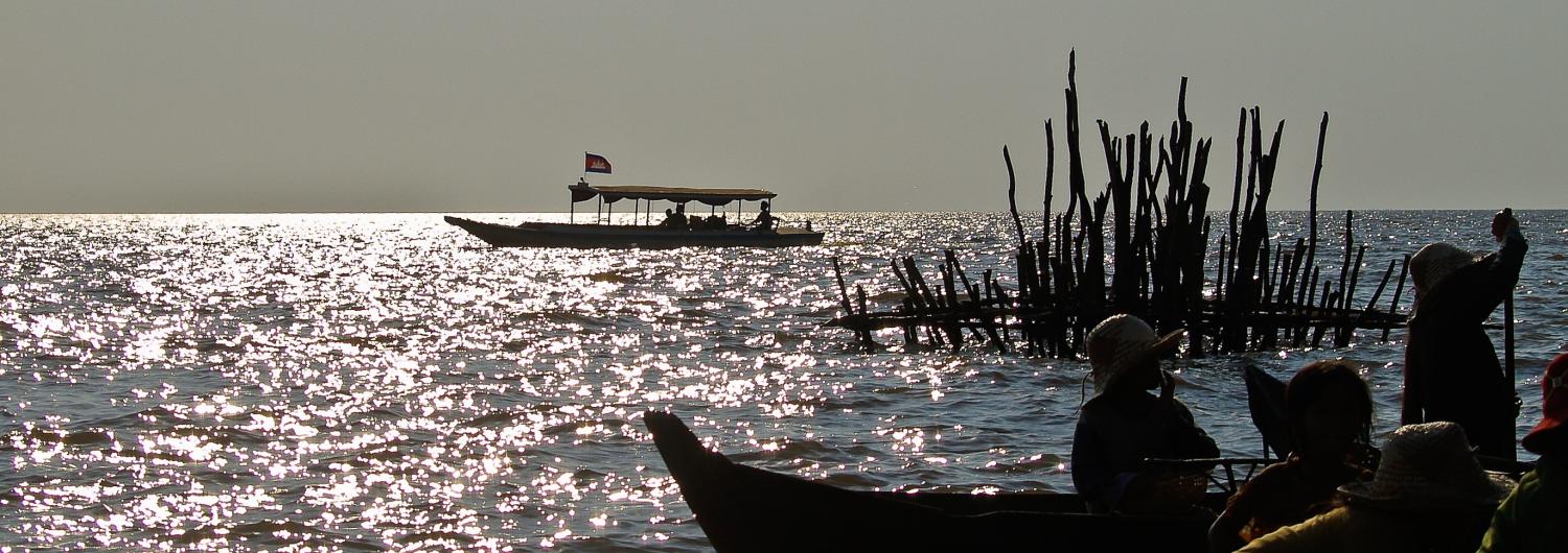 Boats on Tonle Sap Lake, Cambodia (Photo: Flickr/Anguskirk)