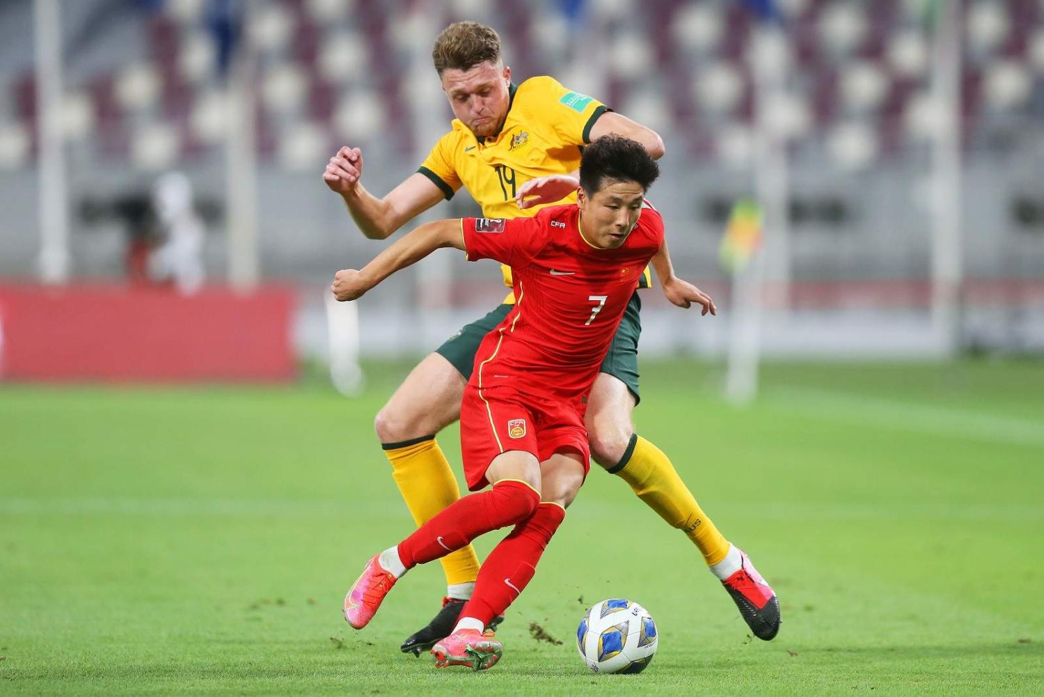 Australia and China battle for the ball during the 2022 FIFA World Cup qualifier in Qatar, 2 September 2021 (Mohamed Farag/Getty Images)