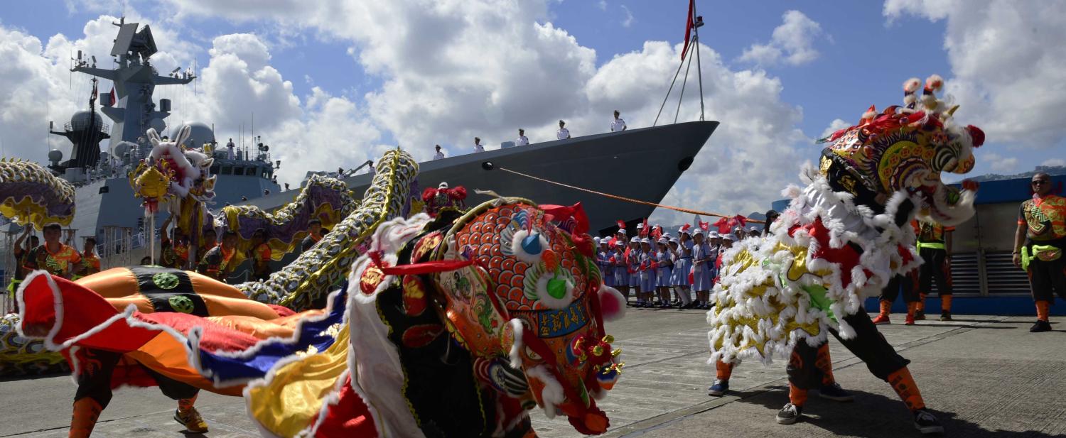 Farewell for Chinese aircraft carrier Liaoning and its escort ships, Hong Kong (Photo: Xu Dongdong/Getty Images)