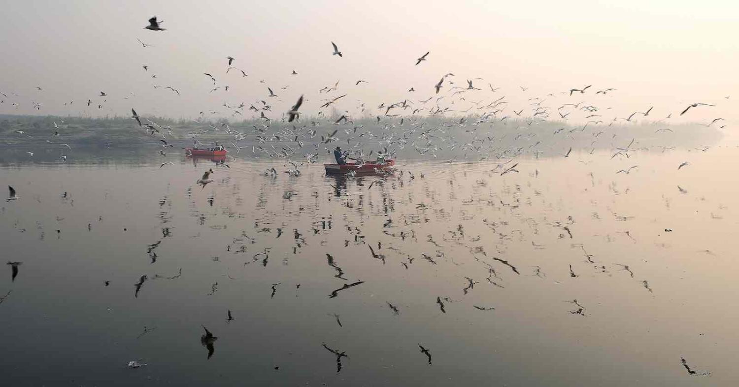 Yamuna River on a morning of heavy air pollution in New Delhi on 27 November 2018 (Photo: Noemi Cassanelli via Getty)