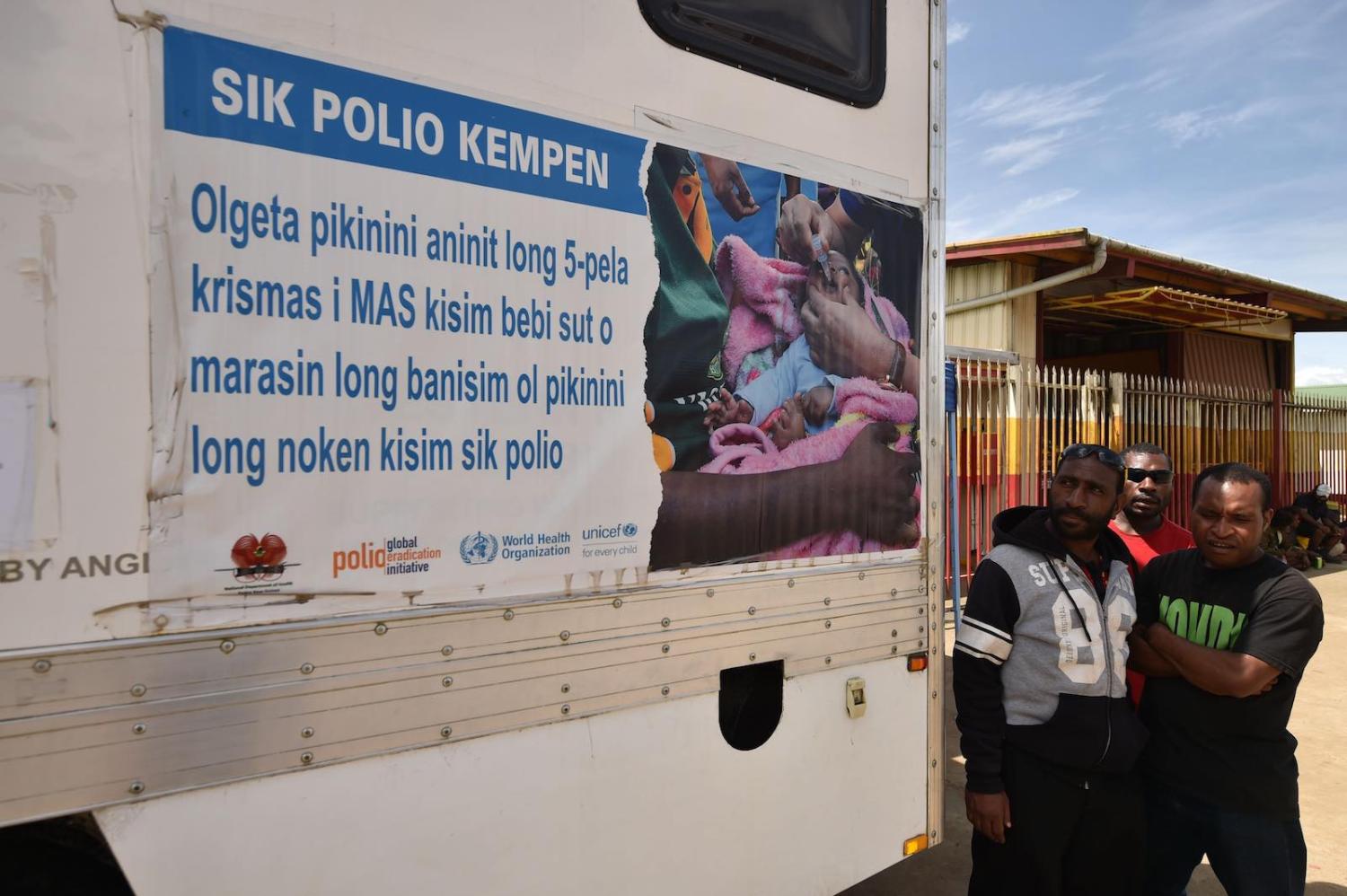 A mobile polio vaccination clinic on a street in Mount Hagen in the Western Highlands, PNG (Peter Parks/AFP via Getty Images)