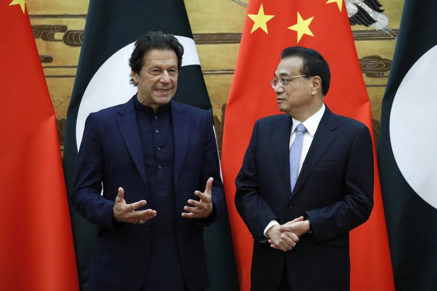 Pakistan’s Prime Minister Imran Khan (L) speaks with Chinese Premier Li Keqiang at the Great Hall of the People in Beijing, 8 October 2019 (Yukie Nishizawa/Pool/Getty Images)