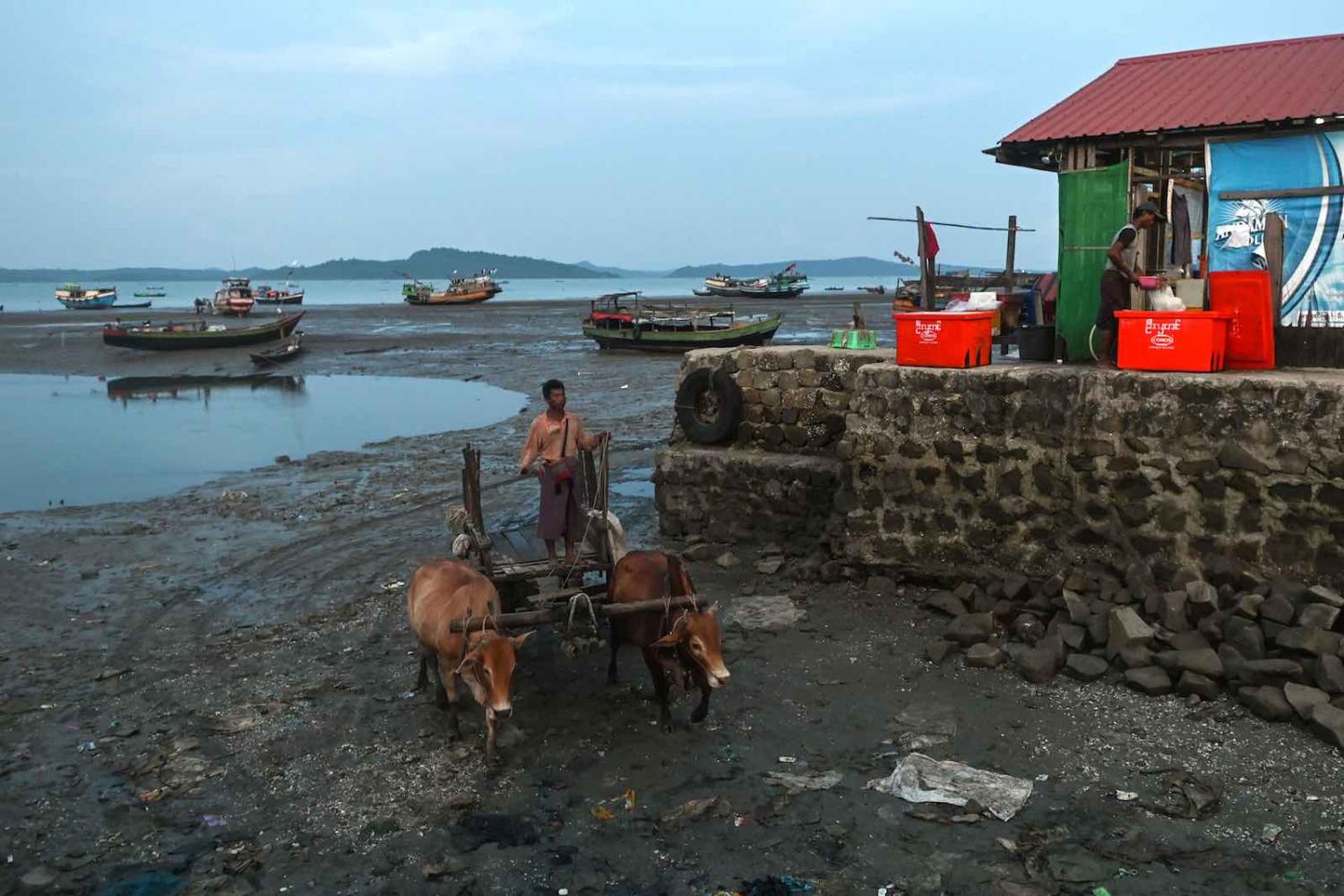 A man transports goods to shore at Japanma jetty in Kyaukphyu, Rakhine state, where China is financing a deep-sea port and a special economic zone, October 2019 (Photo: Ye Aung Thu/AFP via Getty) 