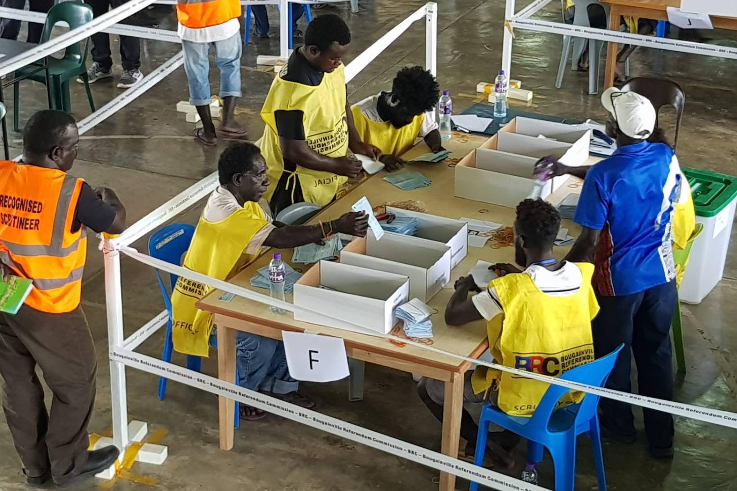 Tallying the results (Photo: Llane Munau/AFP/Getty Images)