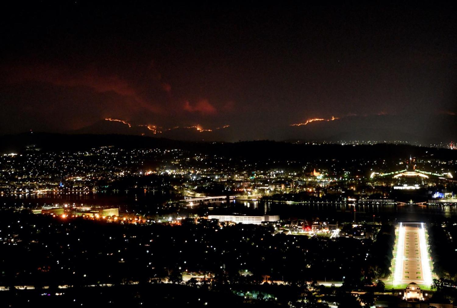 The Orroral Valley fire burns near Canberra, 31 January 2020 (Tracey Nearmy/Getty Images)